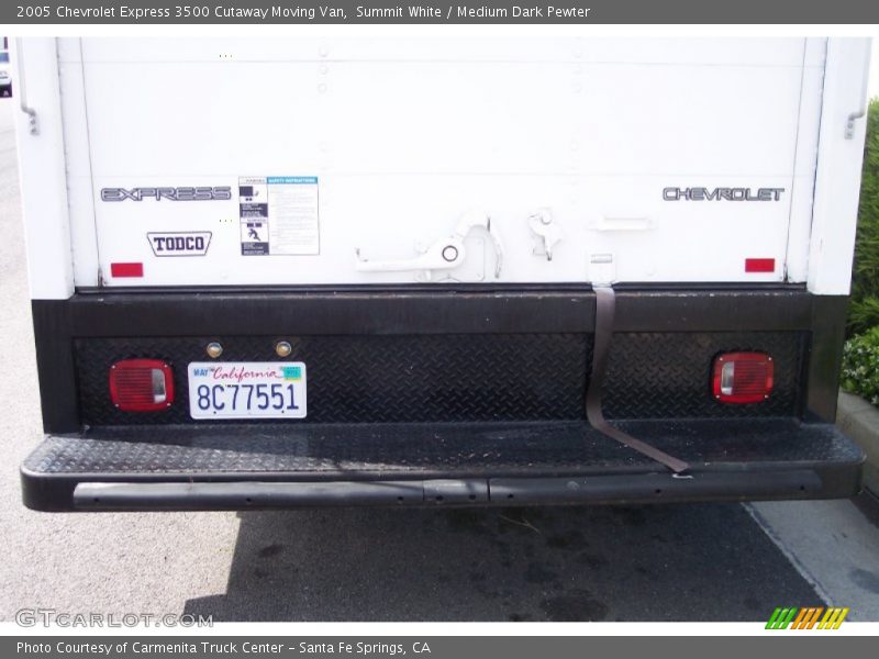 Summit White / Medium Dark Pewter 2005 Chevrolet Express 3500 Cutaway Moving Van