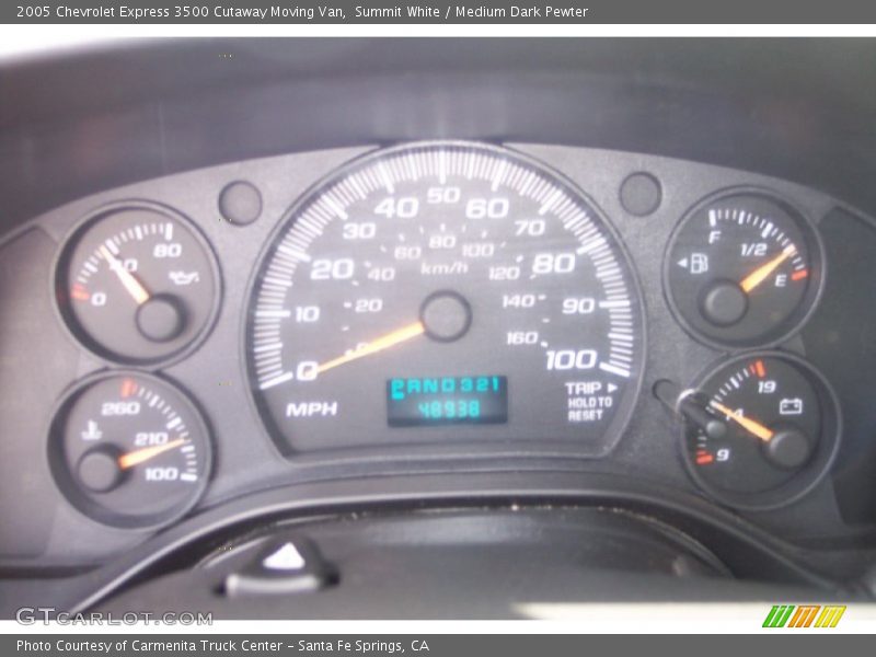 Summit White / Medium Dark Pewter 2005 Chevrolet Express 3500 Cutaway Moving Van