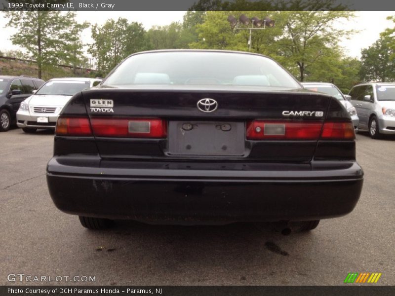 Black / Gray 1999 Toyota Camry LE
