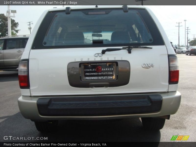 White Pearl Tri-Coat / Beige 1997 Infiniti QX4 4x4
