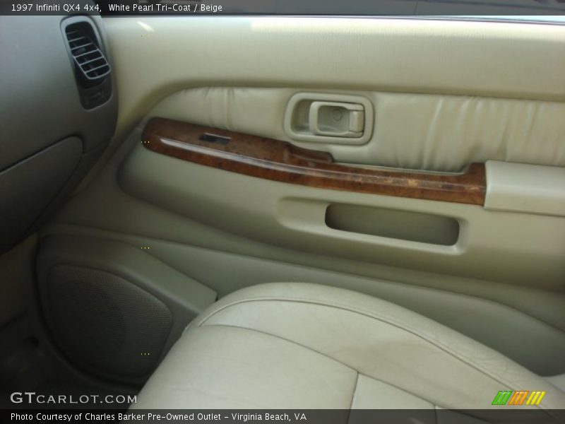 White Pearl Tri-Coat / Beige 1997 Infiniti QX4 4x4