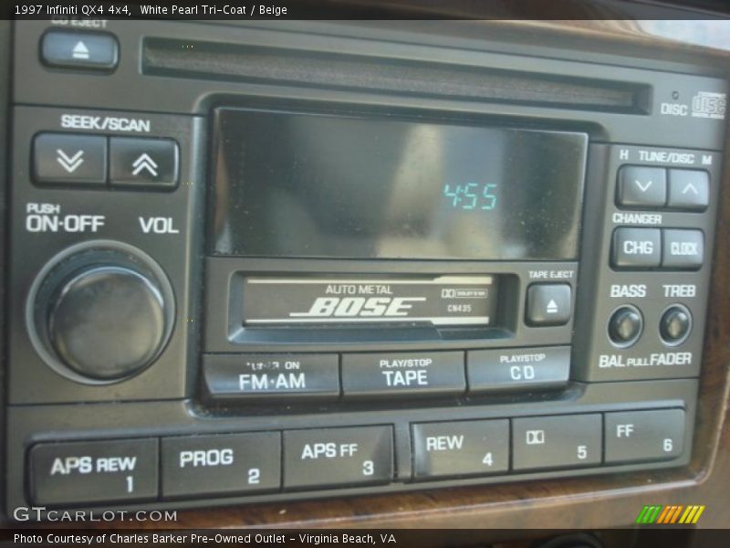 White Pearl Tri-Coat / Beige 1997 Infiniti QX4 4x4