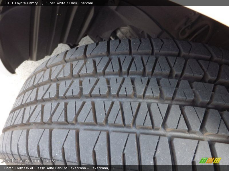 Super White / Dark Charcoal 2011 Toyota Camry LE