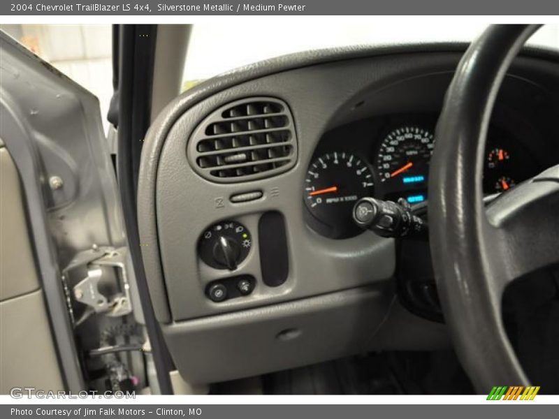 Silverstone Metallic / Medium Pewter 2004 Chevrolet TrailBlazer LS 4x4
