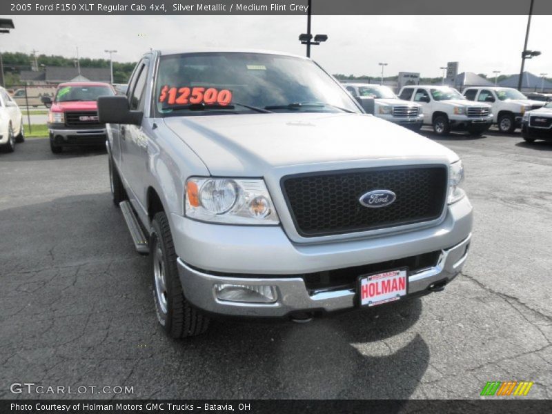 Silver Metallic / Medium Flint Grey 2005 Ford F150 XLT Regular Cab 4x4