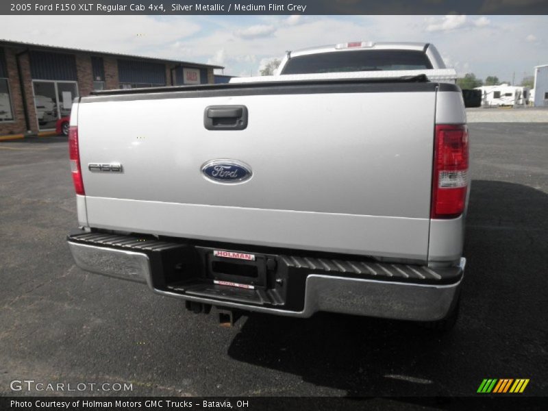 Silver Metallic / Medium Flint Grey 2005 Ford F150 XLT Regular Cab 4x4