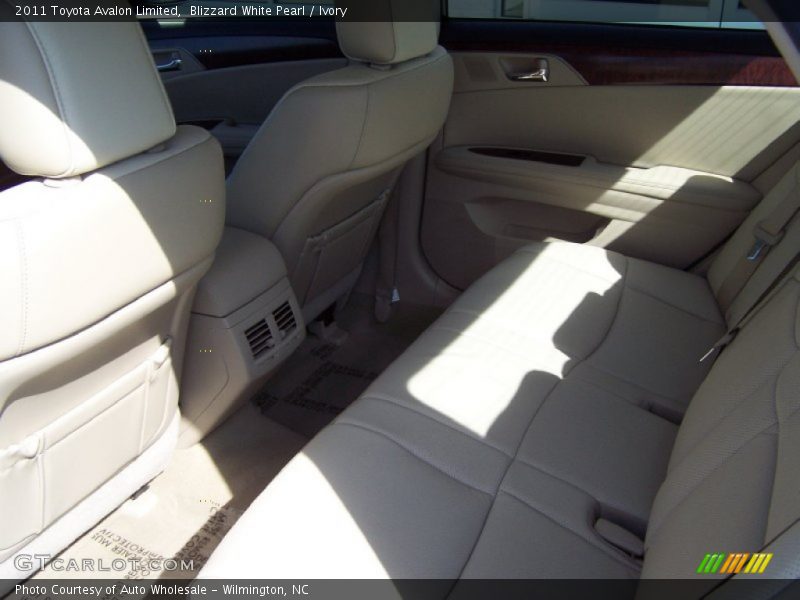 Blizzard White Pearl / Ivory 2011 Toyota Avalon Limited