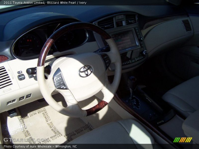 Blizzard White Pearl / Ivory 2011 Toyota Avalon Limited
