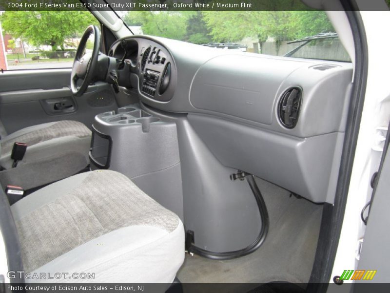 Dashboard of 2004 E Series Van E350 Super Duty XLT Passenger