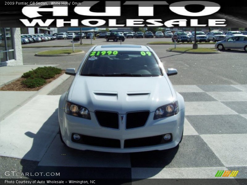 White Hot / Onyx 2009 Pontiac G8 Sedan