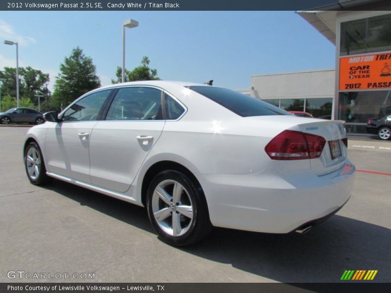 Candy White / Titan Black 2012 Volkswagen Passat 2.5L SE
