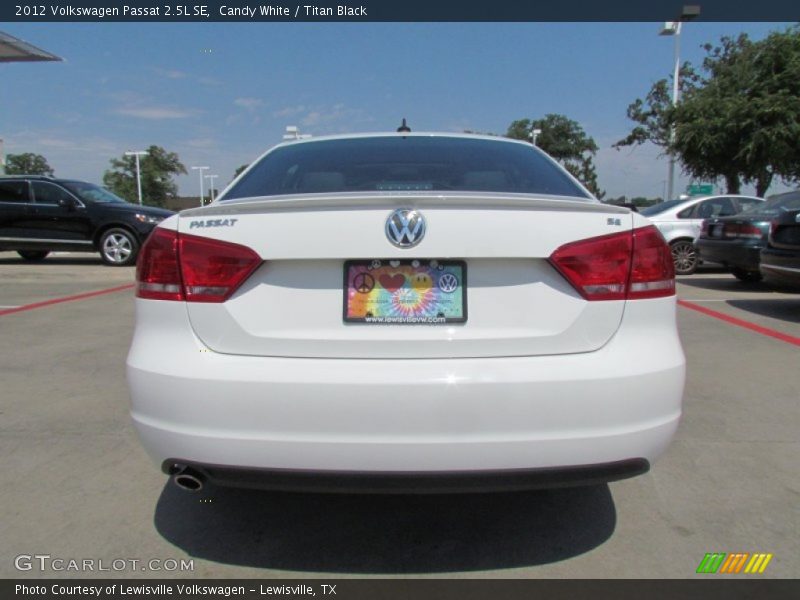 Candy White / Titan Black 2012 Volkswagen Passat 2.5L SE