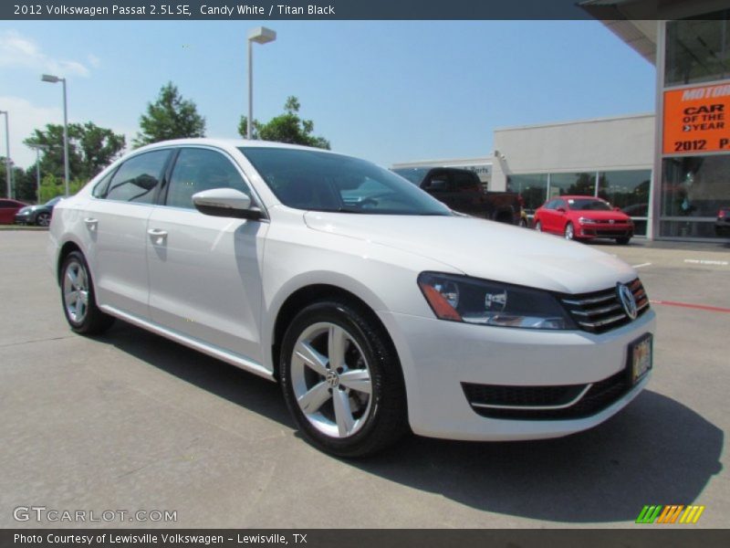Candy White / Titan Black 2012 Volkswagen Passat 2.5L SE