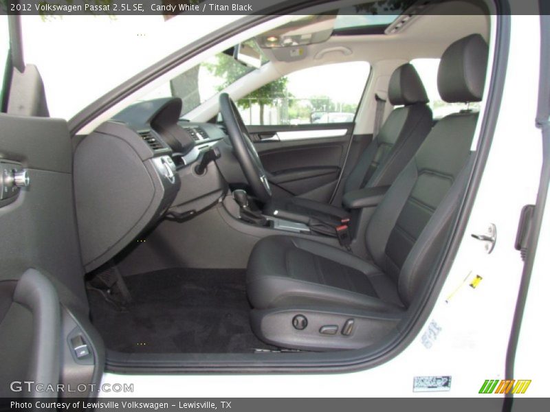 Candy White / Titan Black 2012 Volkswagen Passat 2.5L SE