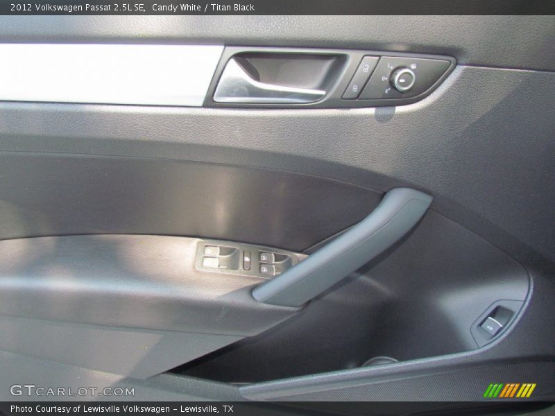 Candy White / Titan Black 2012 Volkswagen Passat 2.5L SE