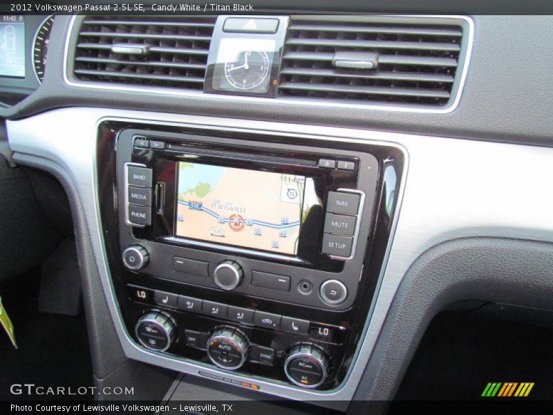 Candy White / Titan Black 2012 Volkswagen Passat 2.5L SE