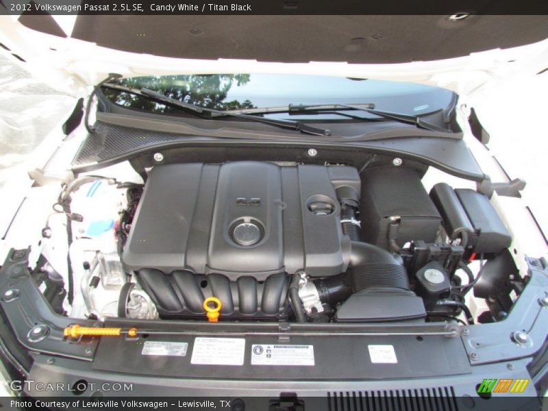 Candy White / Titan Black 2012 Volkswagen Passat 2.5L SE