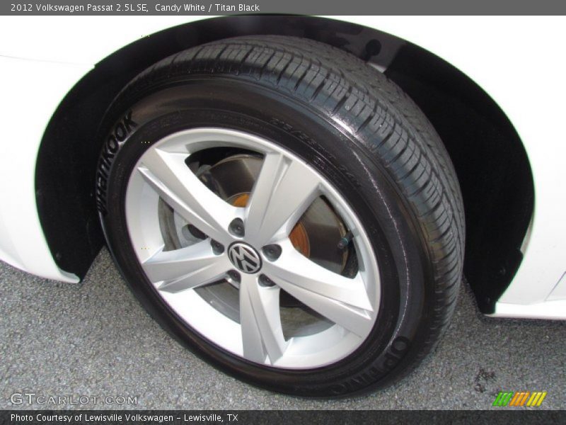 Candy White / Titan Black 2012 Volkswagen Passat 2.5L SE