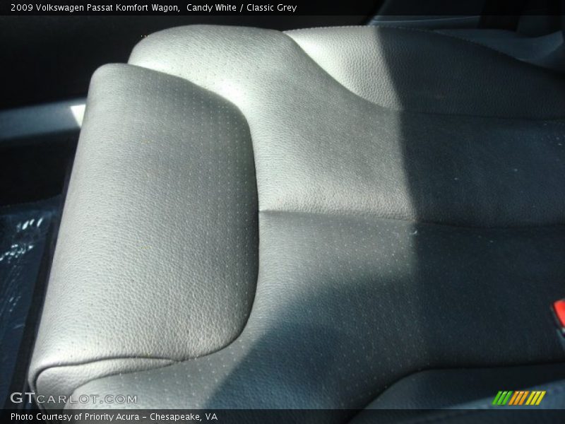 Candy White / Classic Grey 2009 Volkswagen Passat Komfort Wagon
