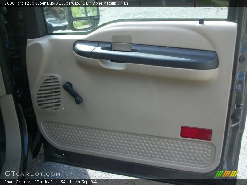 Door Panel of 2006 F250 Super Duty XL SuperCab