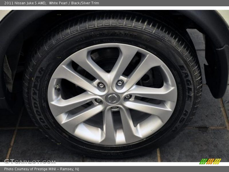 White Pearl / Black/Silver Trim 2011 Nissan Juke S AWD