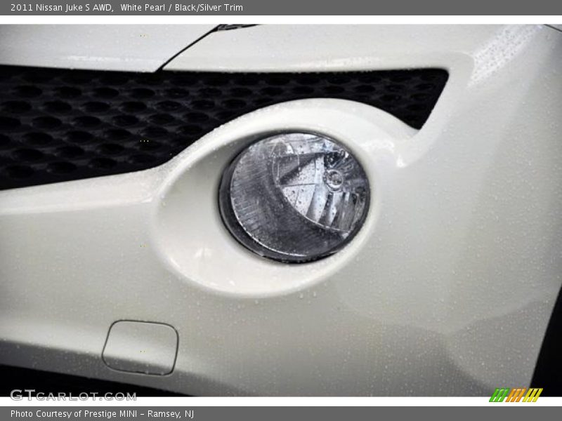 White Pearl / Black/Silver Trim 2011 Nissan Juke S AWD