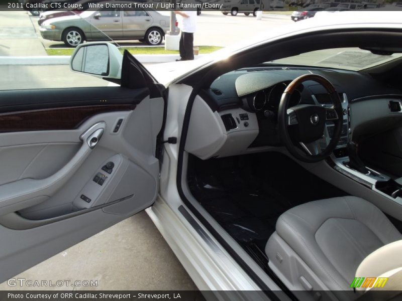 White Diamond Tricoat / Light Titanium/Ebony 2011 Cadillac CTS Coupe