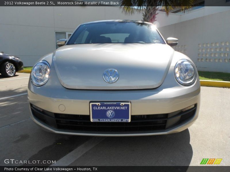 Moonrock Silver Metallic / Titan Black 2012 Volkswagen Beetle 2.5L