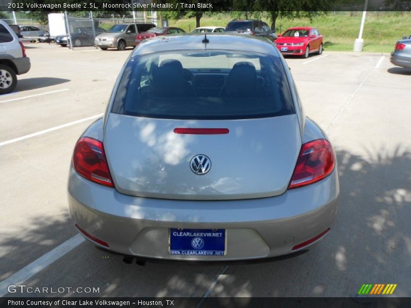 Moonrock Silver Metallic / Titan Black 2012 Volkswagen Beetle 2.5L