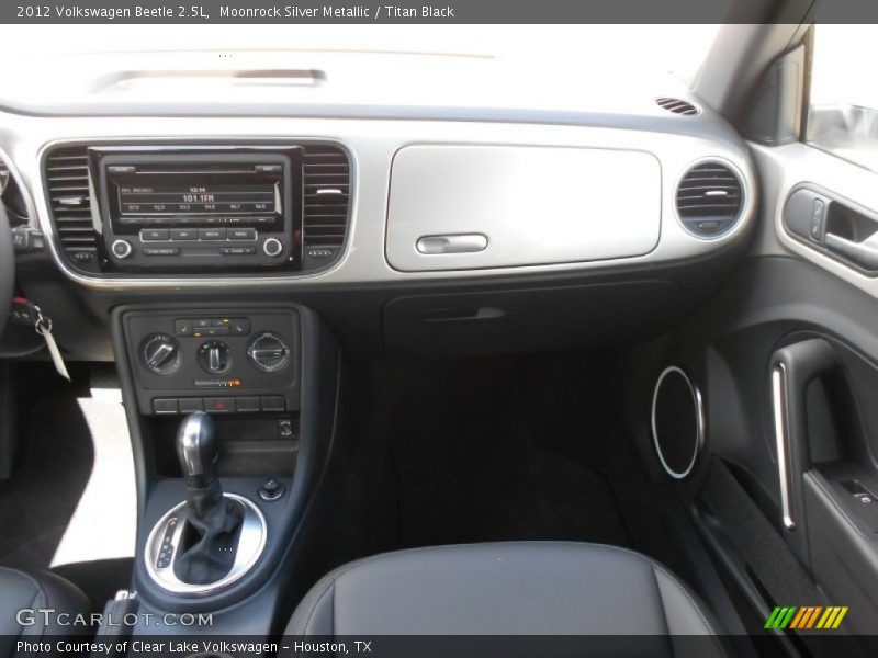 Moonrock Silver Metallic / Titan Black 2012 Volkswagen Beetle 2.5L