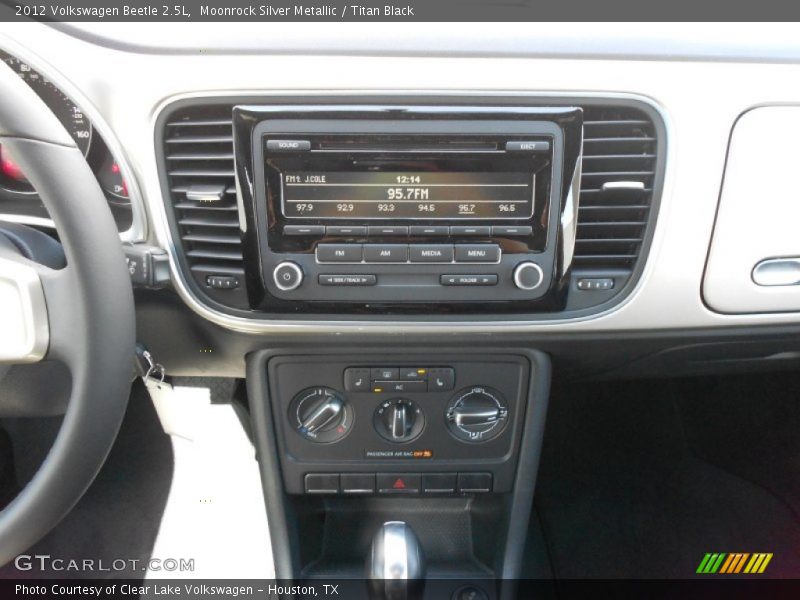 Moonrock Silver Metallic / Titan Black 2012 Volkswagen Beetle 2.5L