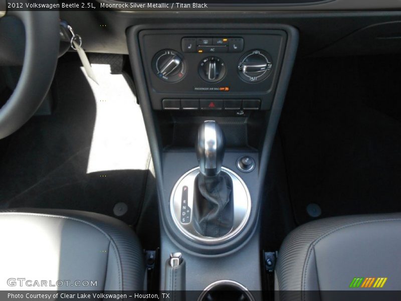 Moonrock Silver Metallic / Titan Black 2012 Volkswagen Beetle 2.5L