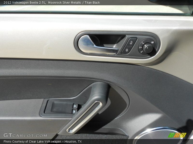 Moonrock Silver Metallic / Titan Black 2012 Volkswagen Beetle 2.5L