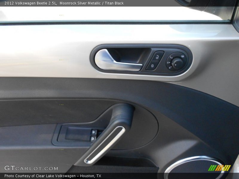 Moonrock Silver Metallic / Titan Black 2012 Volkswagen Beetle 2.5L