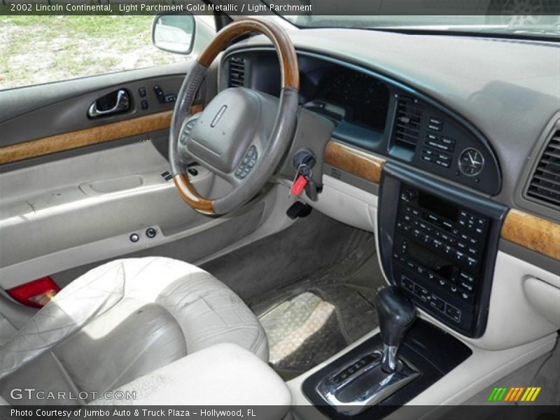 Light Parchment Gold Metallic / Light Parchment 2002 Lincoln Continental