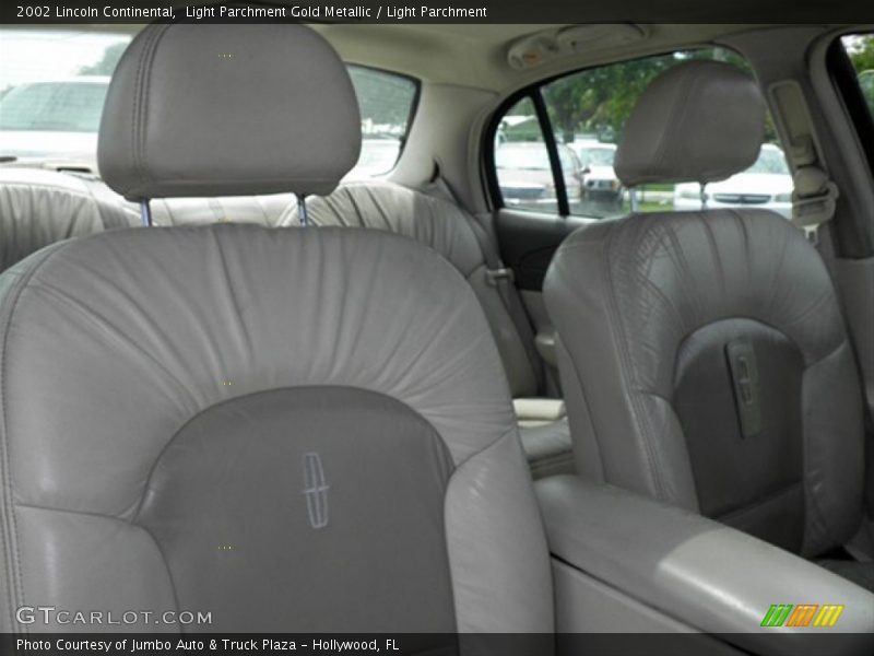 Light Parchment Gold Metallic / Light Parchment 2002 Lincoln Continental