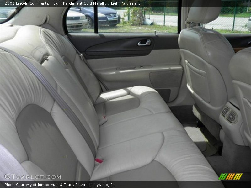 Light Parchment Gold Metallic / Light Parchment 2002 Lincoln Continental