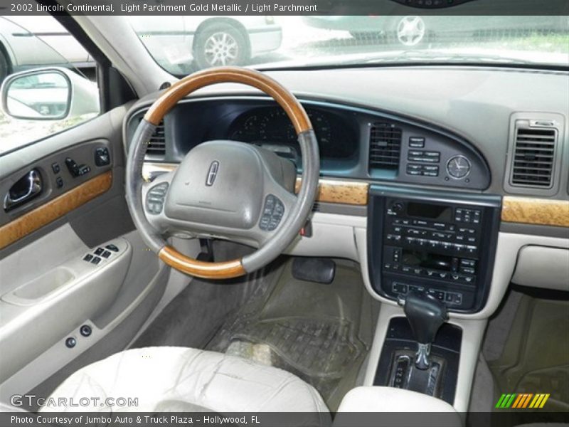 Light Parchment Gold Metallic / Light Parchment 2002 Lincoln Continental