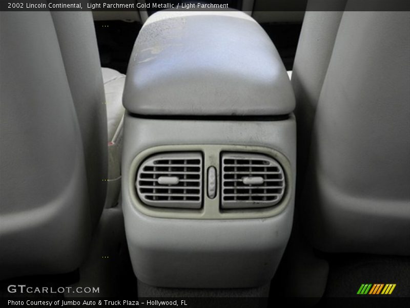 Light Parchment Gold Metallic / Light Parchment 2002 Lincoln Continental