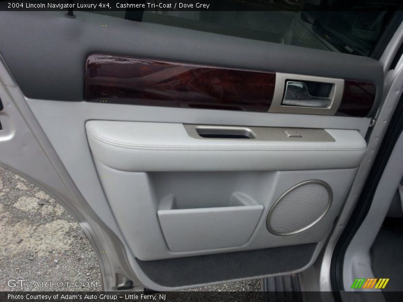 Cashmere Tri-Coat / Dove Grey 2004 Lincoln Navigator Luxury 4x4