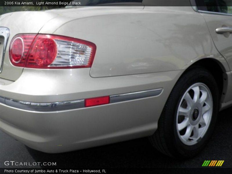 Light Almond Beige / Black 2006 Kia Amanti