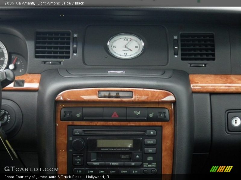 Light Almond Beige / Black 2006 Kia Amanti