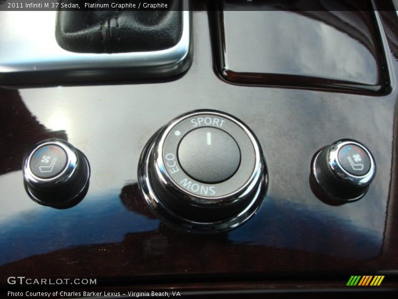 Controls of 2011 M 37 Sedan