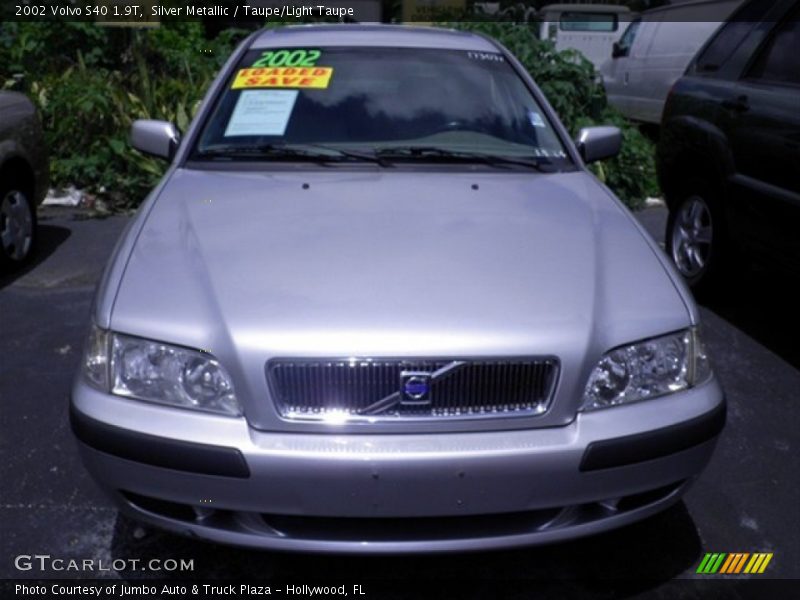 Silver Metallic / Taupe/Light Taupe 2002 Volvo S40 1.9T