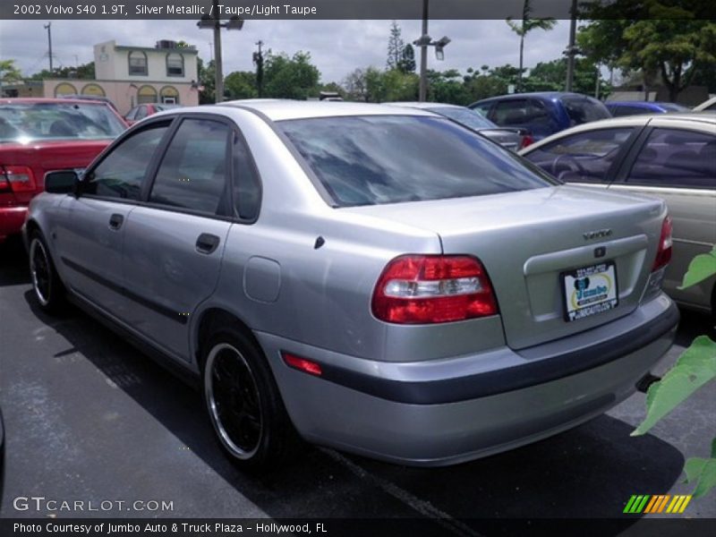Silver Metallic / Taupe/Light Taupe 2002 Volvo S40 1.9T