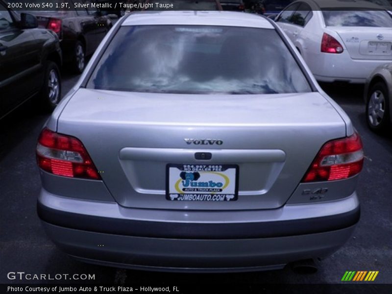 Silver Metallic / Taupe/Light Taupe 2002 Volvo S40 1.9T