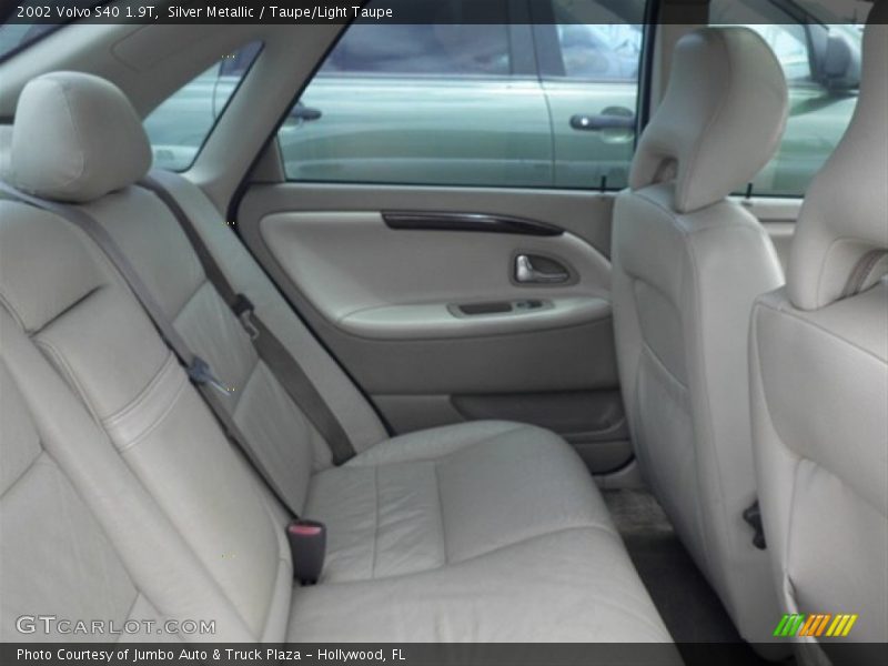 Silver Metallic / Taupe/Light Taupe 2002 Volvo S40 1.9T