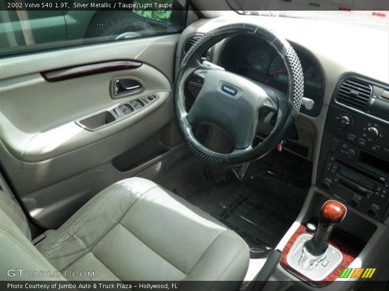 Silver Metallic / Taupe/Light Taupe 2002 Volvo S40 1.9T