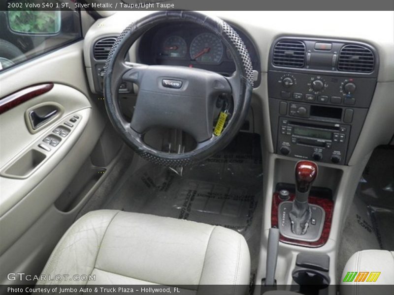 Silver Metallic / Taupe/Light Taupe 2002 Volvo S40 1.9T