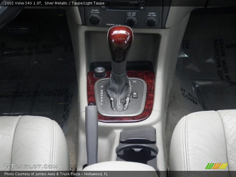 Silver Metallic / Taupe/Light Taupe 2002 Volvo S40 1.9T